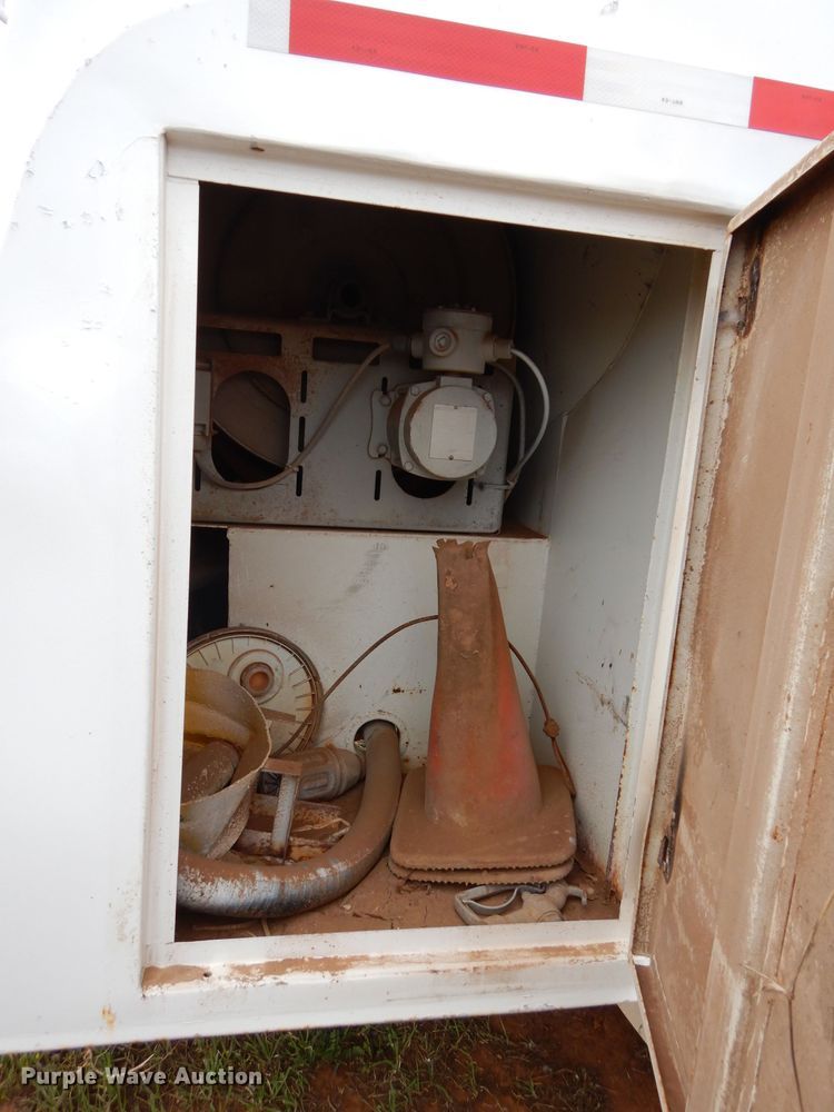 image for item FK9933 2005 Chevrolet C7500 fuel truck