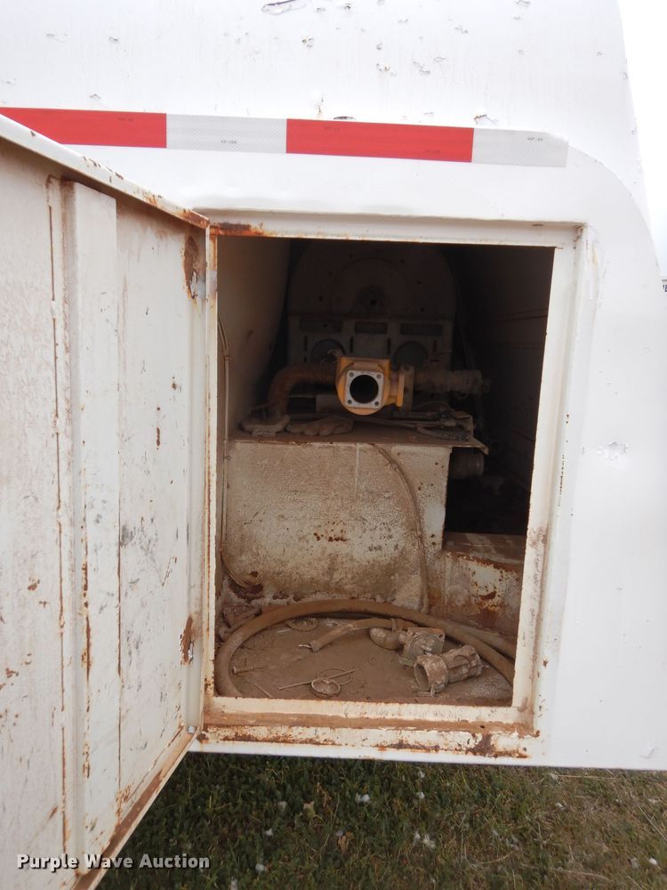 image for item FK9933 2005 Chevrolet C7500 fuel truck