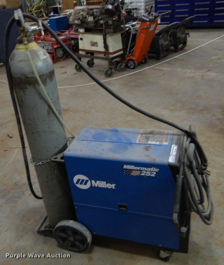image for item FK9956 Miller Millermatic 252 wire feed welder