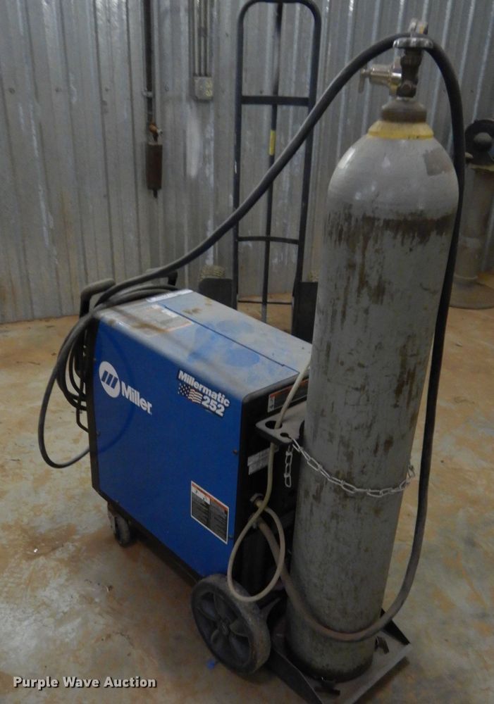 image for item FK9956 Miller Millermatic 252 wire feed welder