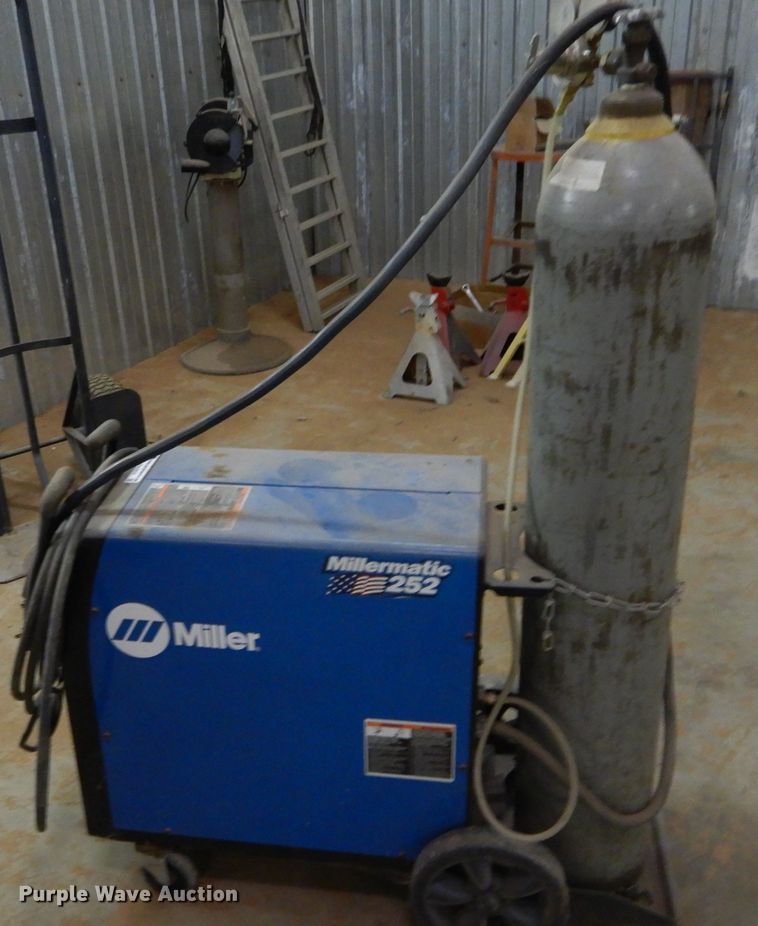image for item FK9956 Miller Millermatic 252 wire feed welder