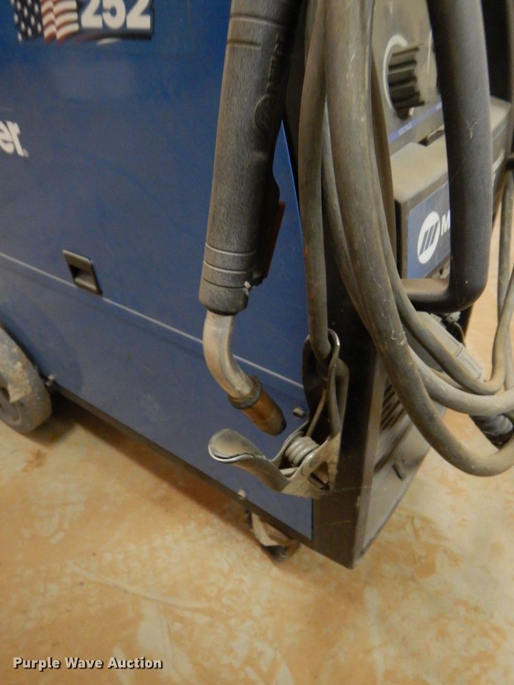 image for item FK9956 Miller Millermatic 252 wire feed welder