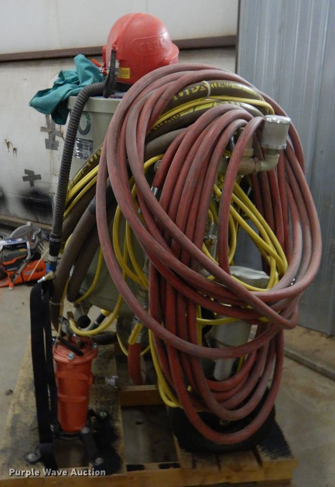 image for item FK9959 2018 Clemco 2452 classic blast machine