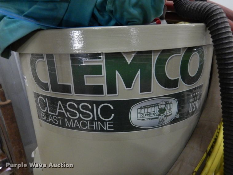 image for item FK9959 2018 Clemco 2452 classic blast machine