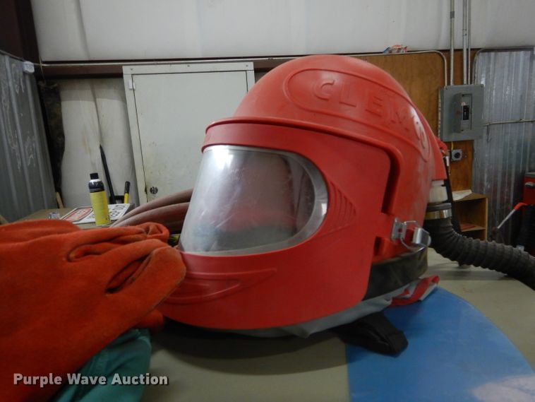 image for item FK9959 2018 Clemco 2452 classic blast machine