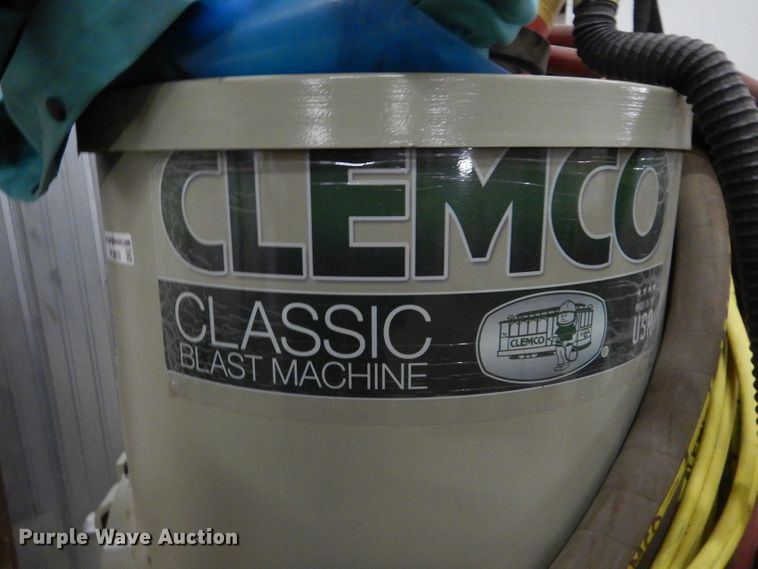 image for item FK9959 2018 Clemco 2452 classic blast machine