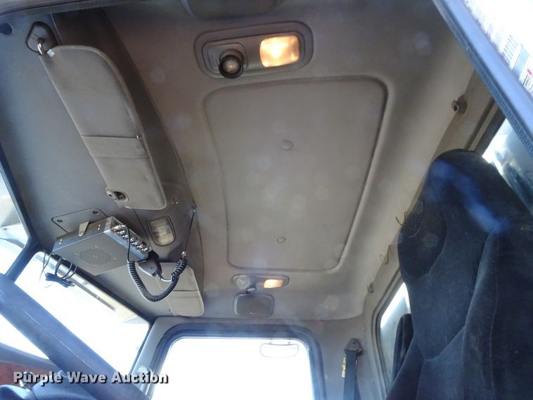 image for item GC9092 2008 Peterbilt 367 flatbed truck