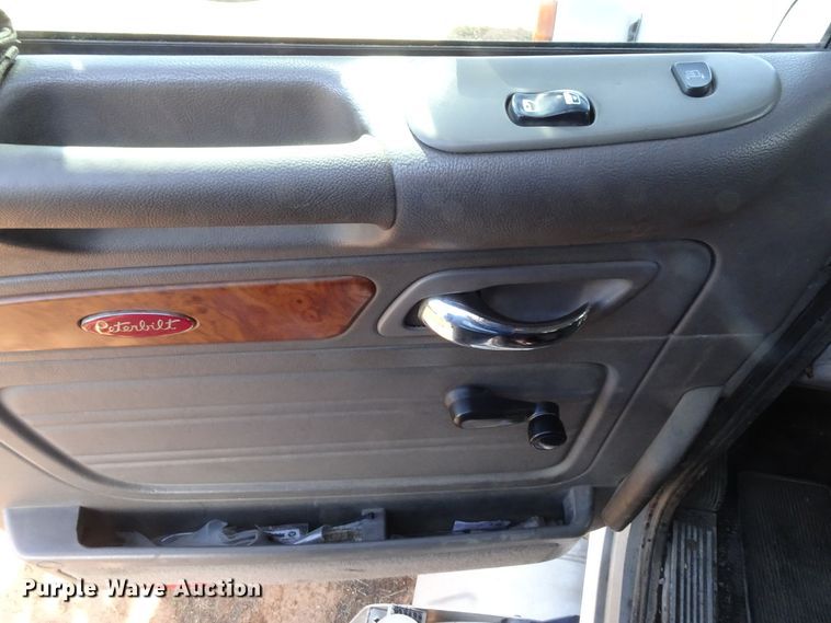 image for item GC9092 2008 Peterbilt 367 flatbed truck