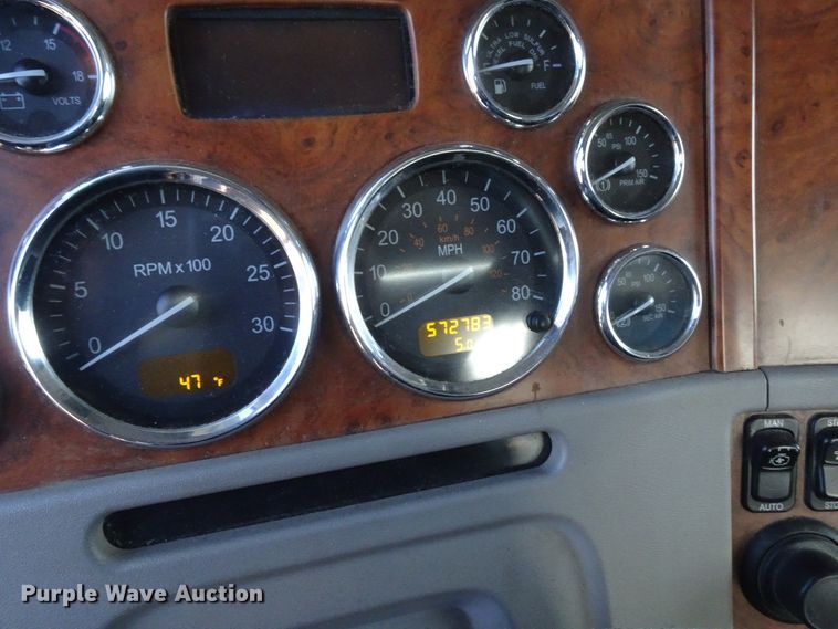 image for item GC9092 2008 Peterbilt 367 flatbed truck