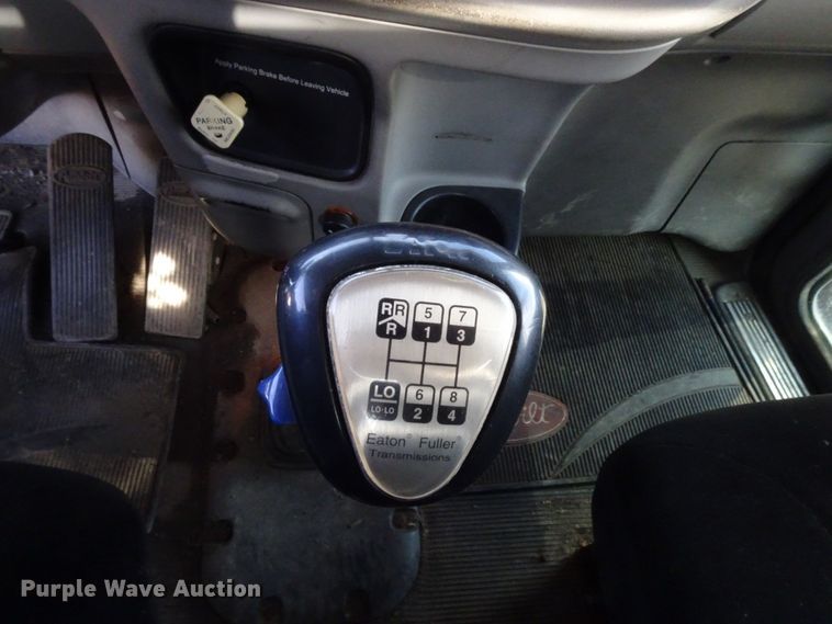 image for item GC9092 2008 Peterbilt 367 flatbed truck