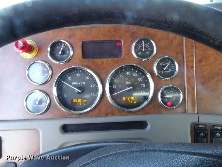 image for item GC9092 2008 Peterbilt 367 flatbed truck