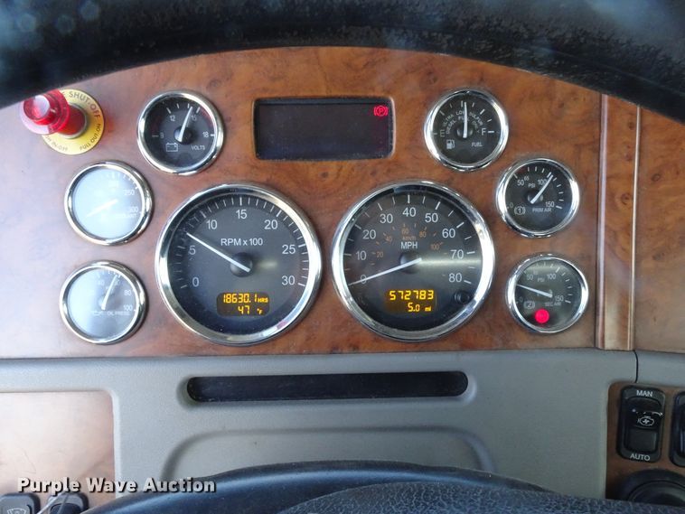 image for item GC9092 2008 Peterbilt 367 flatbed truck