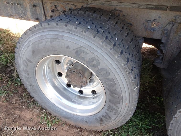 image for item GC9092 2008 Peterbilt 367 flatbed truck