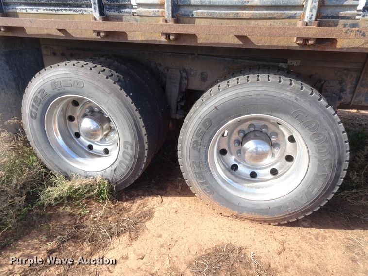 image for item GC9092 2008 Peterbilt 367 flatbed truck