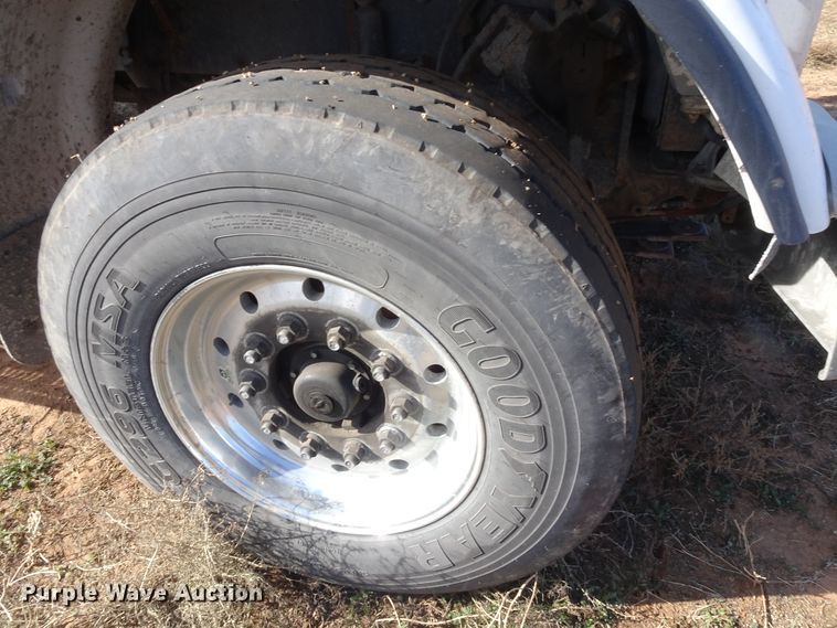 image for item GC9092 2008 Peterbilt 367 flatbed truck