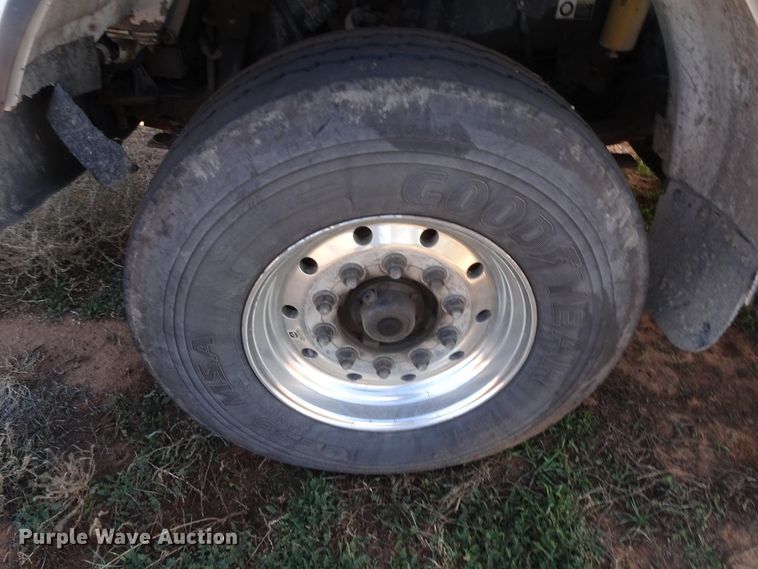 image for item GC9092 2008 Peterbilt 367 flatbed truck