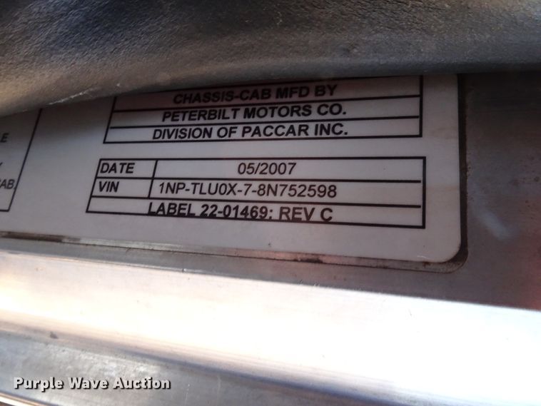 image for item GC9092 2008 Peterbilt 367 flatbed truck