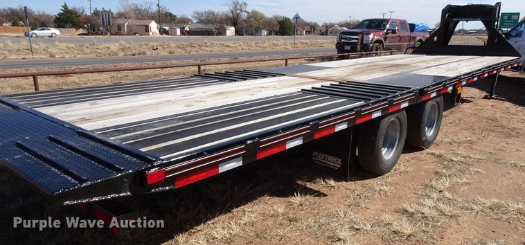 image for item GC9093 2018 Diamond C equipment trailer