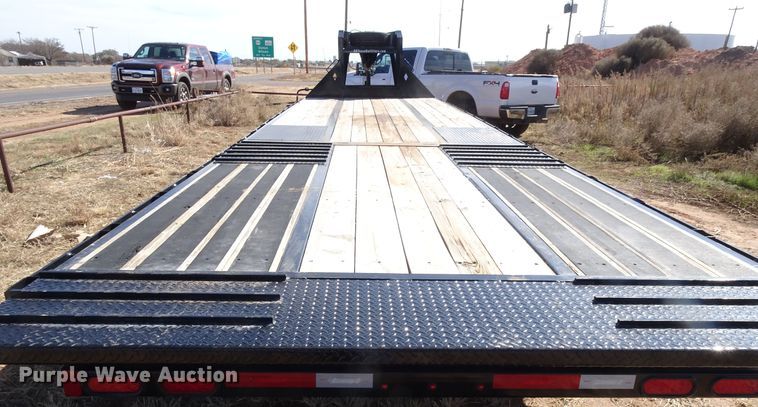 image for item GC9093 2018 Diamond C equipment trailer