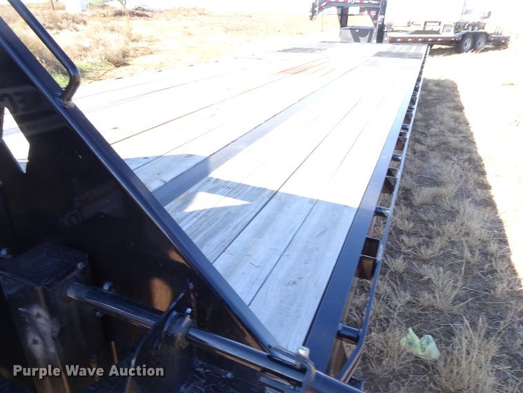 image for item GC9093 2018 Diamond C equipment trailer