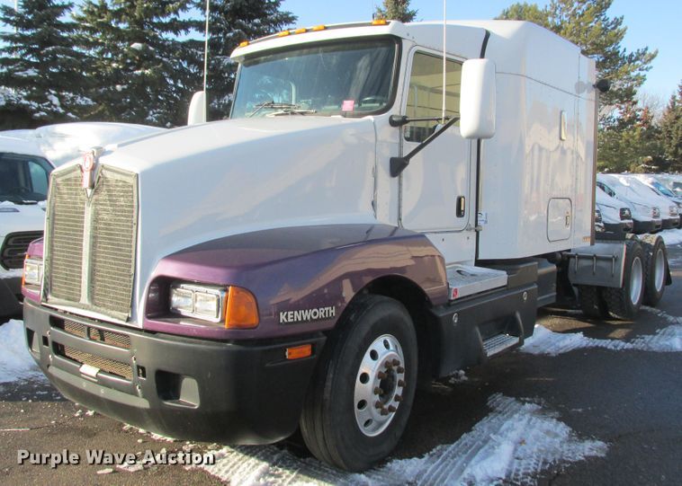 image for item DA8336 2006 Kenworth T600 semi truck