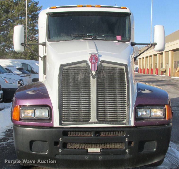 image for item DA8336 2006 Kenworth T600 semi truck