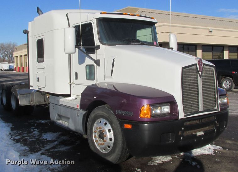 image for item DA8336 2006 Kenworth T600 semi truck