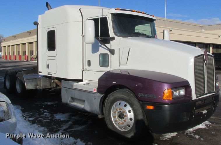 image for item DA8336 2006 Kenworth T600 semi truck
