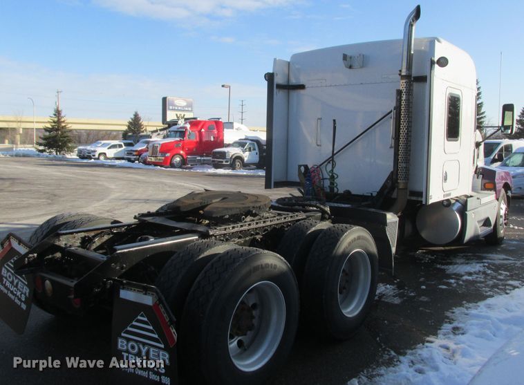 image for item DA8336 2006 Kenworth T600 semi truck