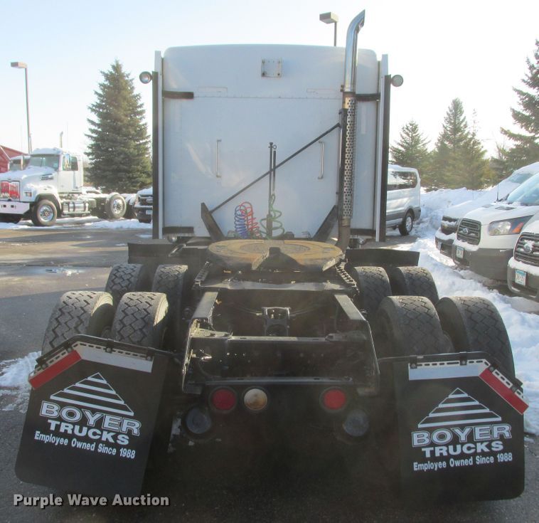 image for item DA8336 2006 Kenworth T600 semi truck