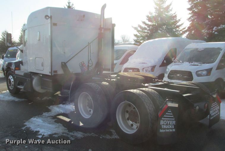 image for item DA8336 2006 Kenworth T600 semi truck