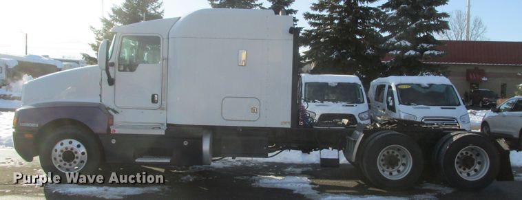 image for item DA8336 2006 Kenworth T600 semi truck