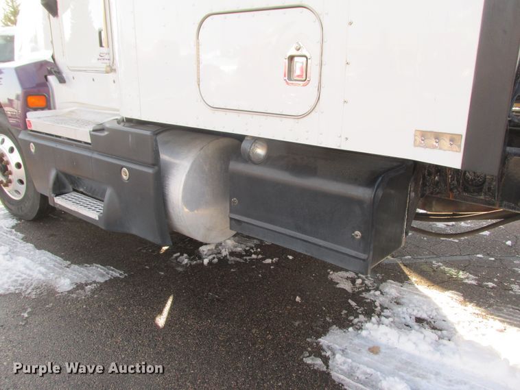 image for item DA8336 2006 Kenworth T600 semi truck