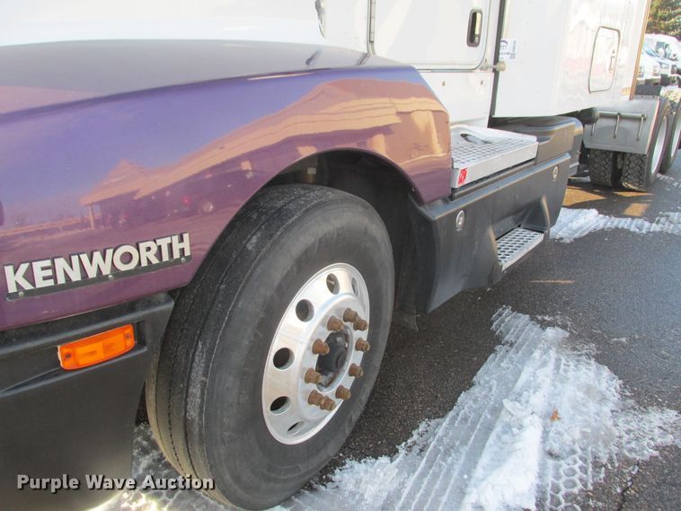 image for item DA8336 2006 Kenworth T600 semi truck