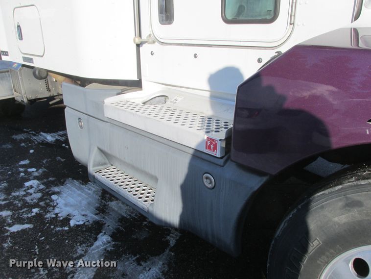 image for item DA8336 2006 Kenworth T600 semi truck