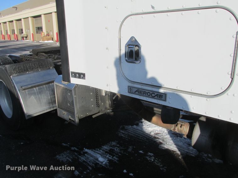 image for item DA8336 2006 Kenworth T600 semi truck