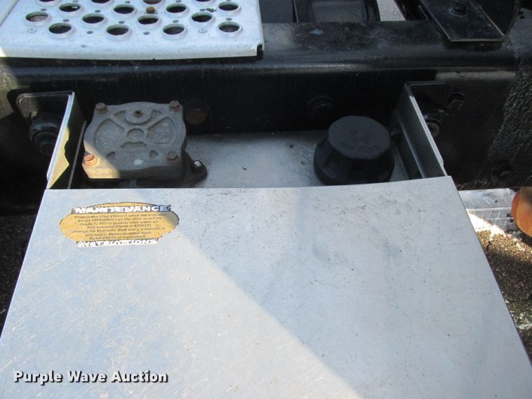 image for item DA8336 2006 Kenworth T600 semi truck