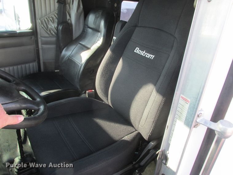 image for item DA8336 2006 Kenworth T600 semi truck