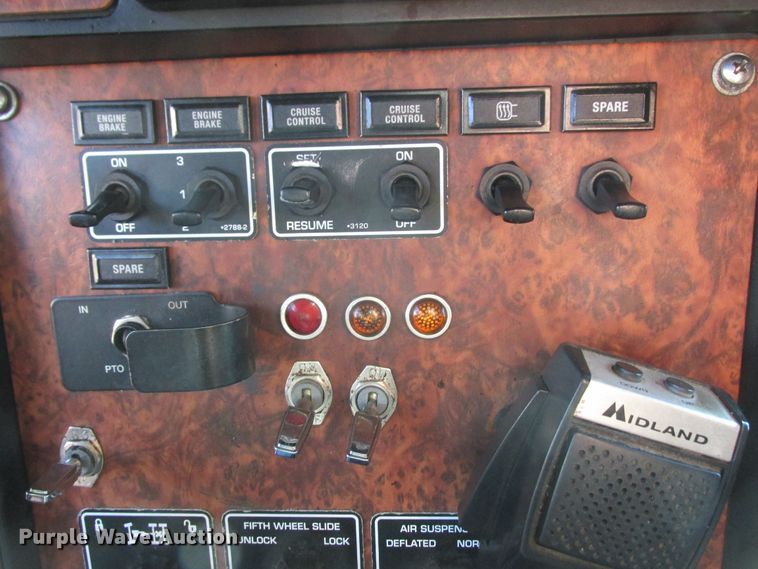 image for item DA8336 2006 Kenworth T600 semi truck