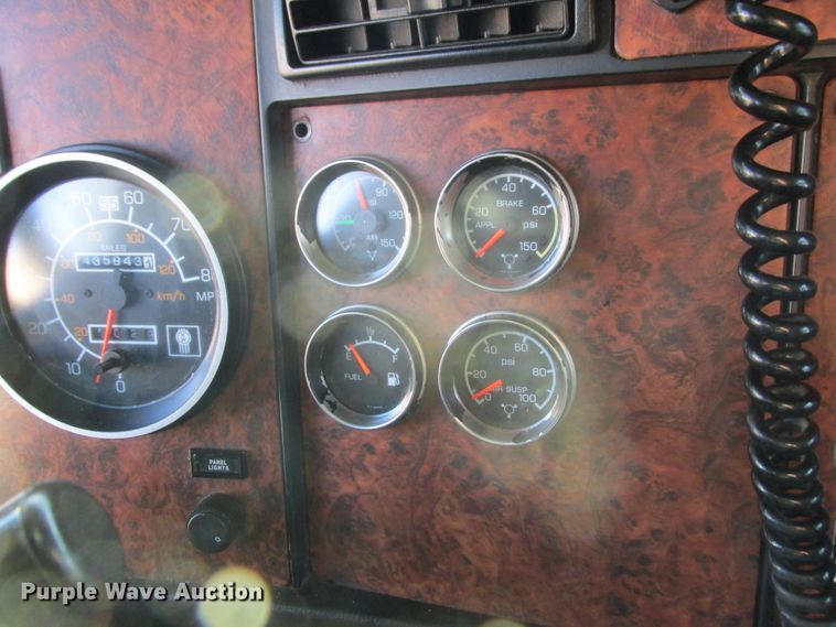 image for item DA8336 2006 Kenworth T600 semi truck