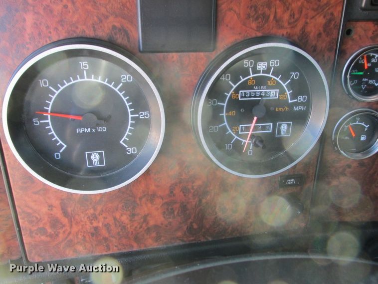 image for item DA8336 2006 Kenworth T600 semi truck