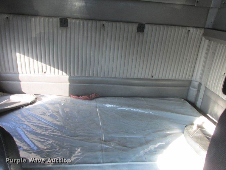 image for item DA8336 2006 Kenworth T600 semi truck