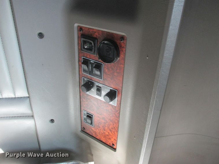 image for item DA8336 2006 Kenworth T600 semi truck