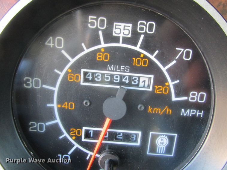 image for item DA8336 2006 Kenworth T600 semi truck