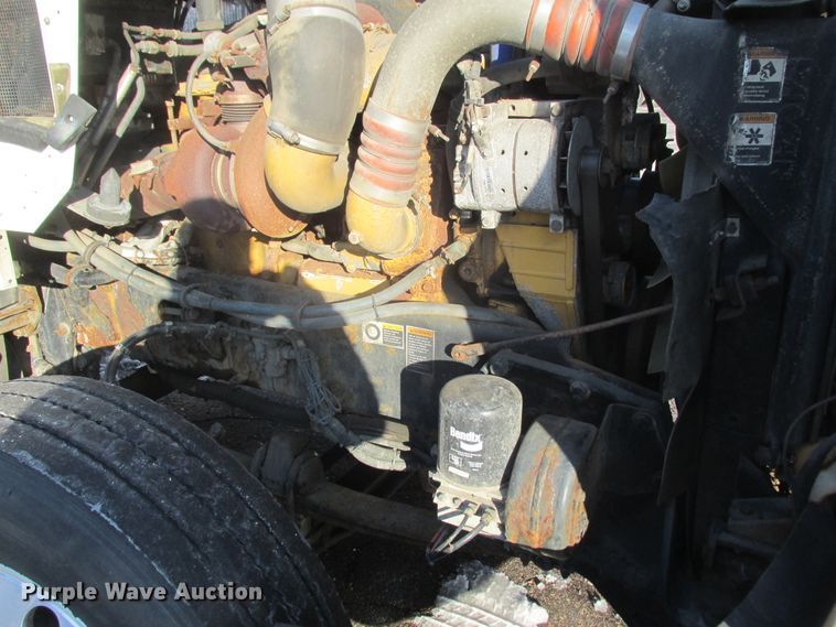 image for item DA8336 2006 Kenworth T600 semi truck