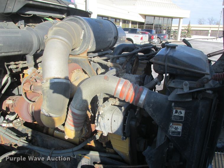 image for item DA8336 2006 Kenworth T600 semi truck