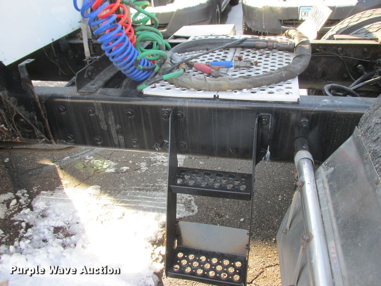 image for item DA8336 2006 Kenworth T600 semi truck