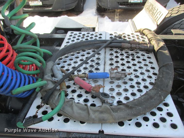 image for item DA8336 2006 Kenworth T600 semi truck