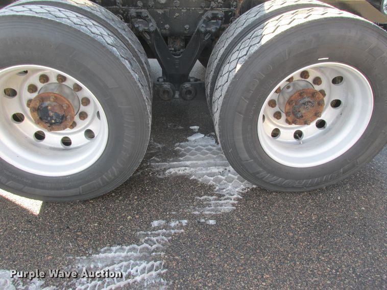 image for item DA8336 2006 Kenworth T600 semi truck