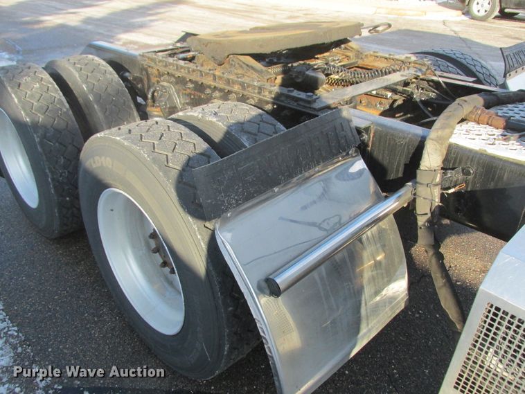 image for item DA8336 2006 Kenworth T600 semi truck